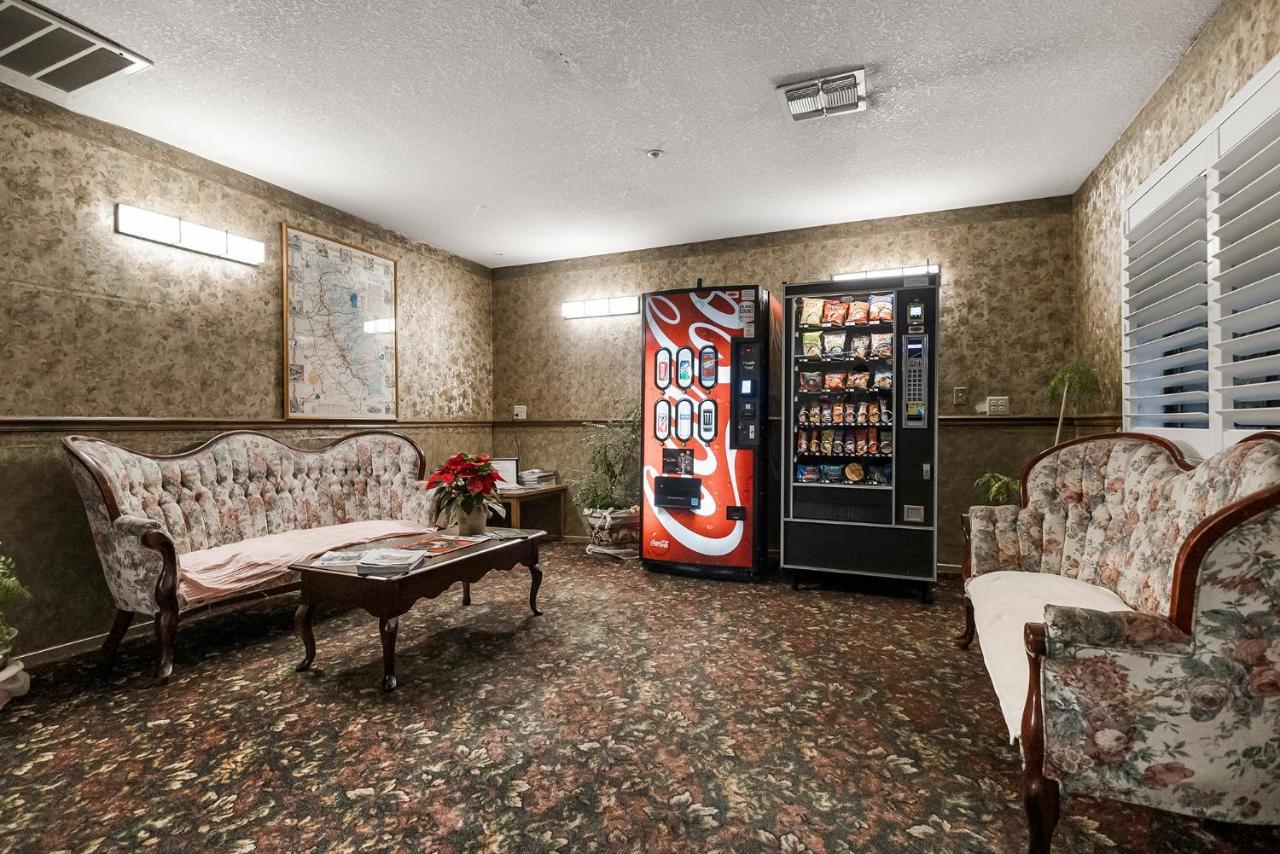 Country Hotel