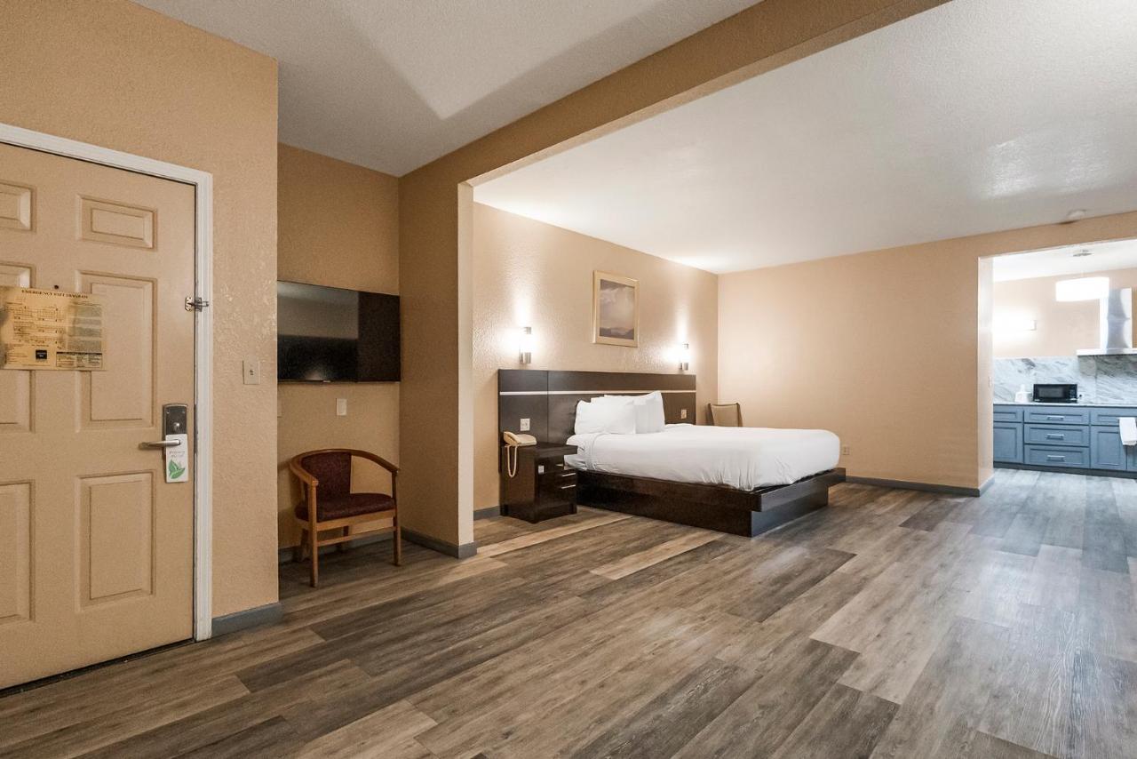 Country Hotel 3*