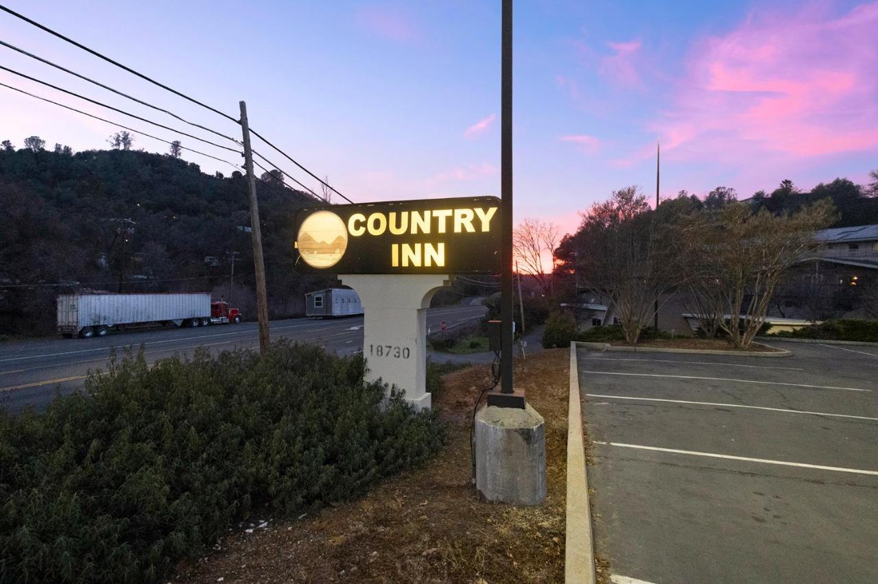 Country 3*