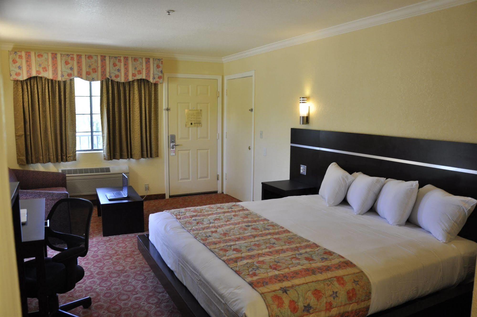 Country Hotel 3*